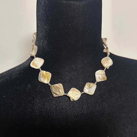 Set of Two Vintage Shell Necklaces - Picture 2 of 5